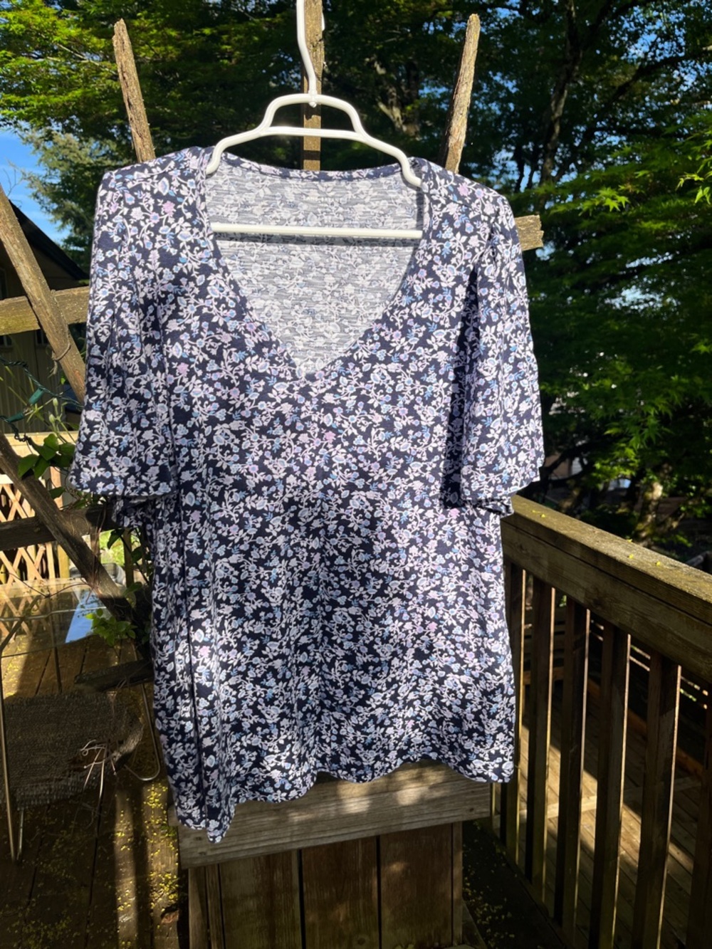 Lane Bryant Navy Blue Floral women’s size 18/20 V-Neck Top